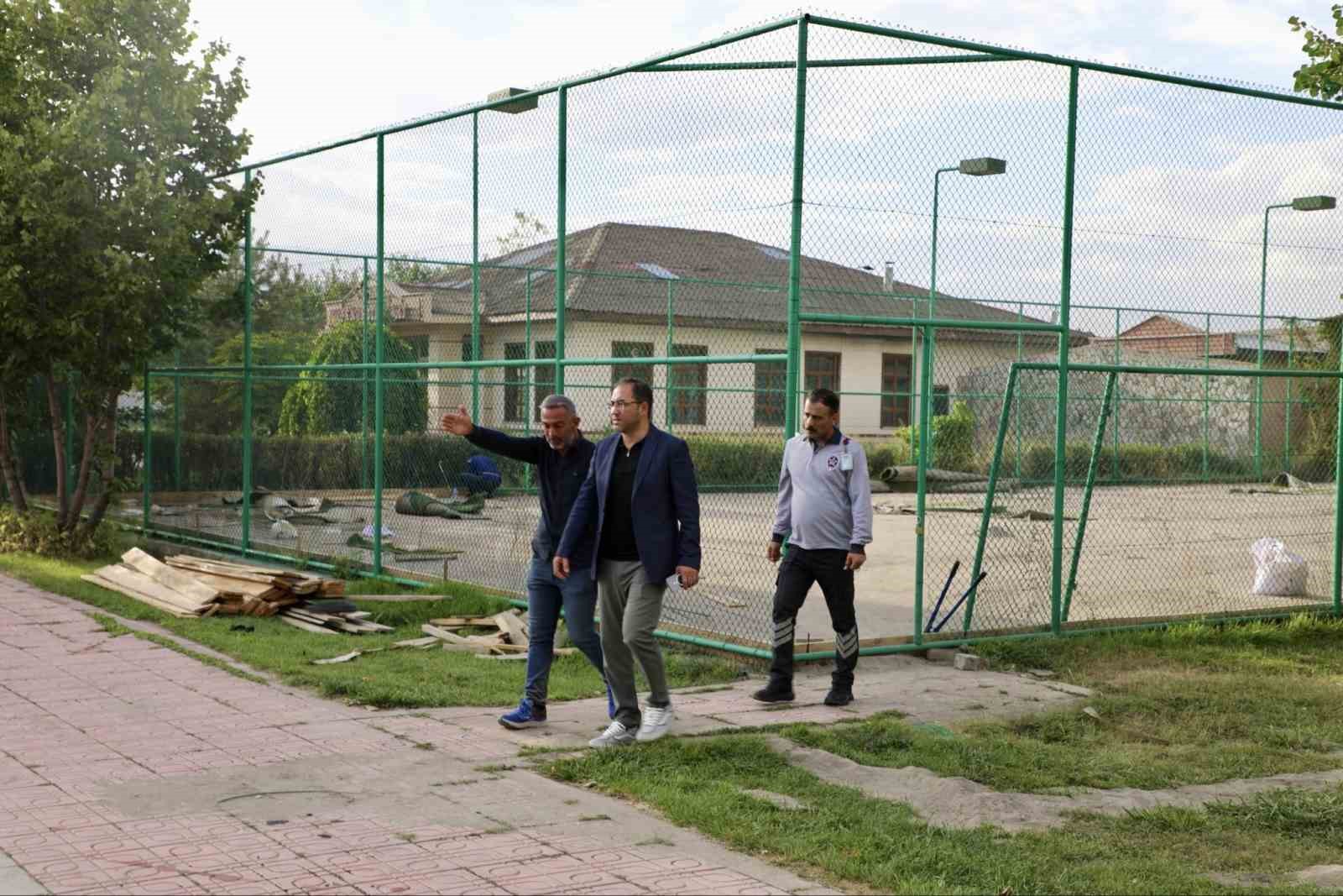 Ağrı’da tenis kortlarının zemini yenileniyor İhlas Haber Ajansı – İhlas Haber Ajansı