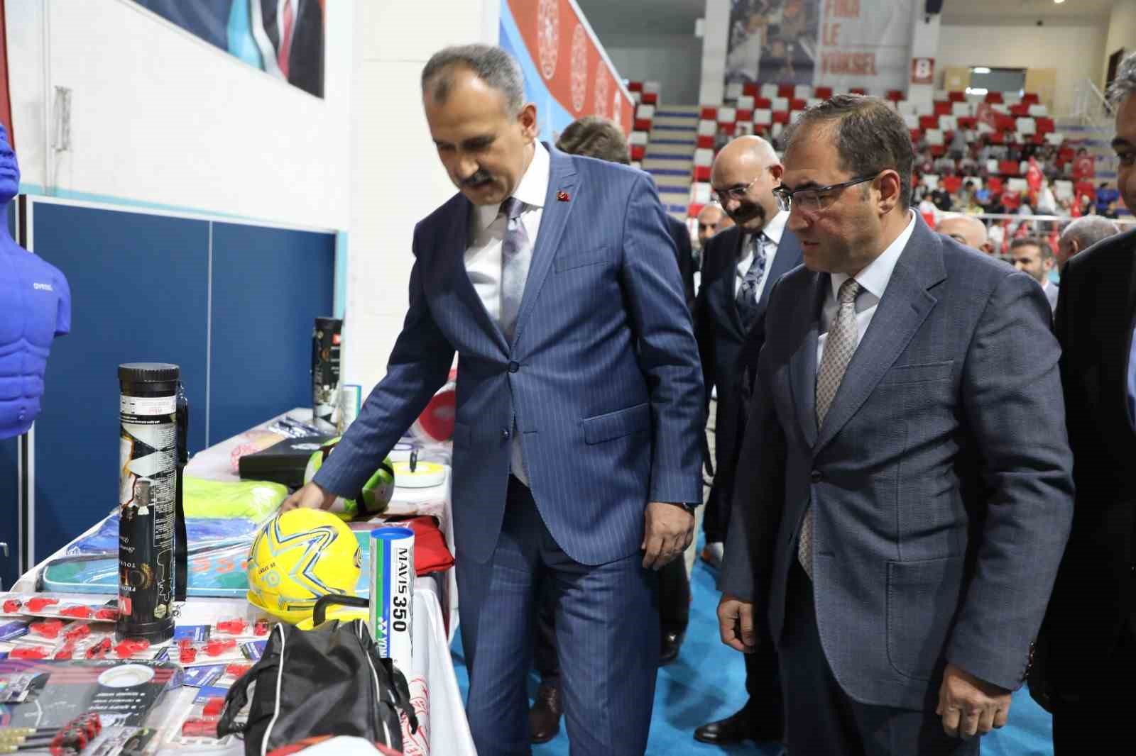 Ağrı’da 171 okula 15 milyon liralık spor malzemesi desteği İhlas Haber Ajansı – İhlas Haber Ajansı