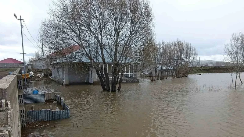 Patnos’ta sağanak taşkına neden oldu: Evleri su bastı – Yeni Şafak