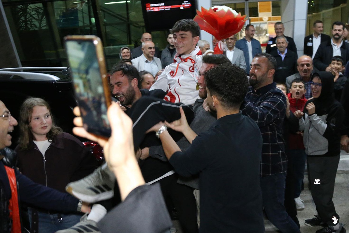 İsrailli rakibini yenerek dünya şampiyonu olan milli sporcuya Kastamonu’da coşkulu karşılama – Haberler
