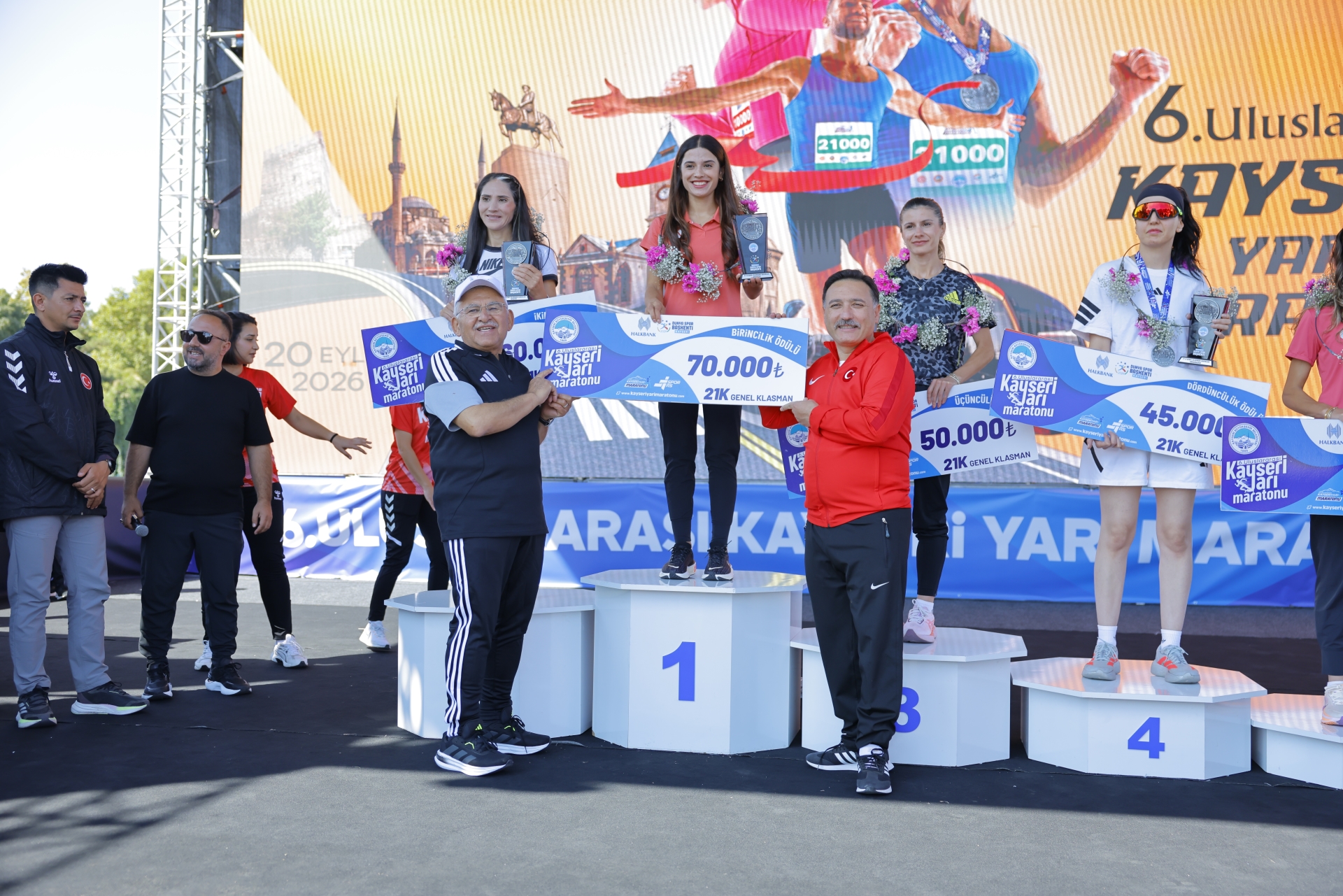 Kayseri’de Dünya Koştu: 10 Bin Kişi 6. Uluslararası Kayseri Yarı Maratonu’nda Buluştu – Kayseri Büyükşehir Belediyesi