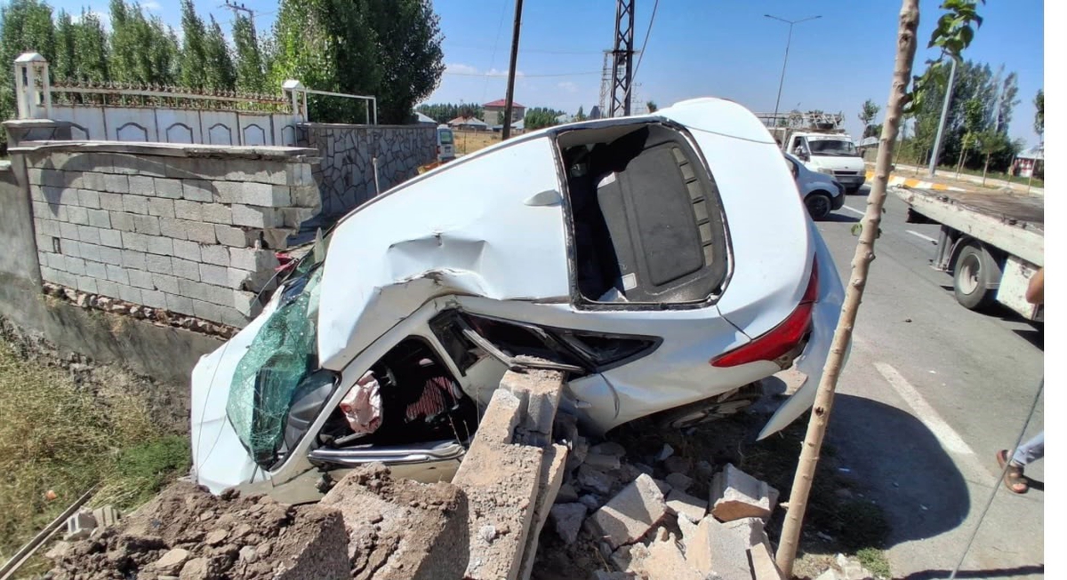 Ağrı Patnos’ta iki aracın çarpıştığı kazada 1’i çocuk 4 kişi yaralandı – Son Dakika