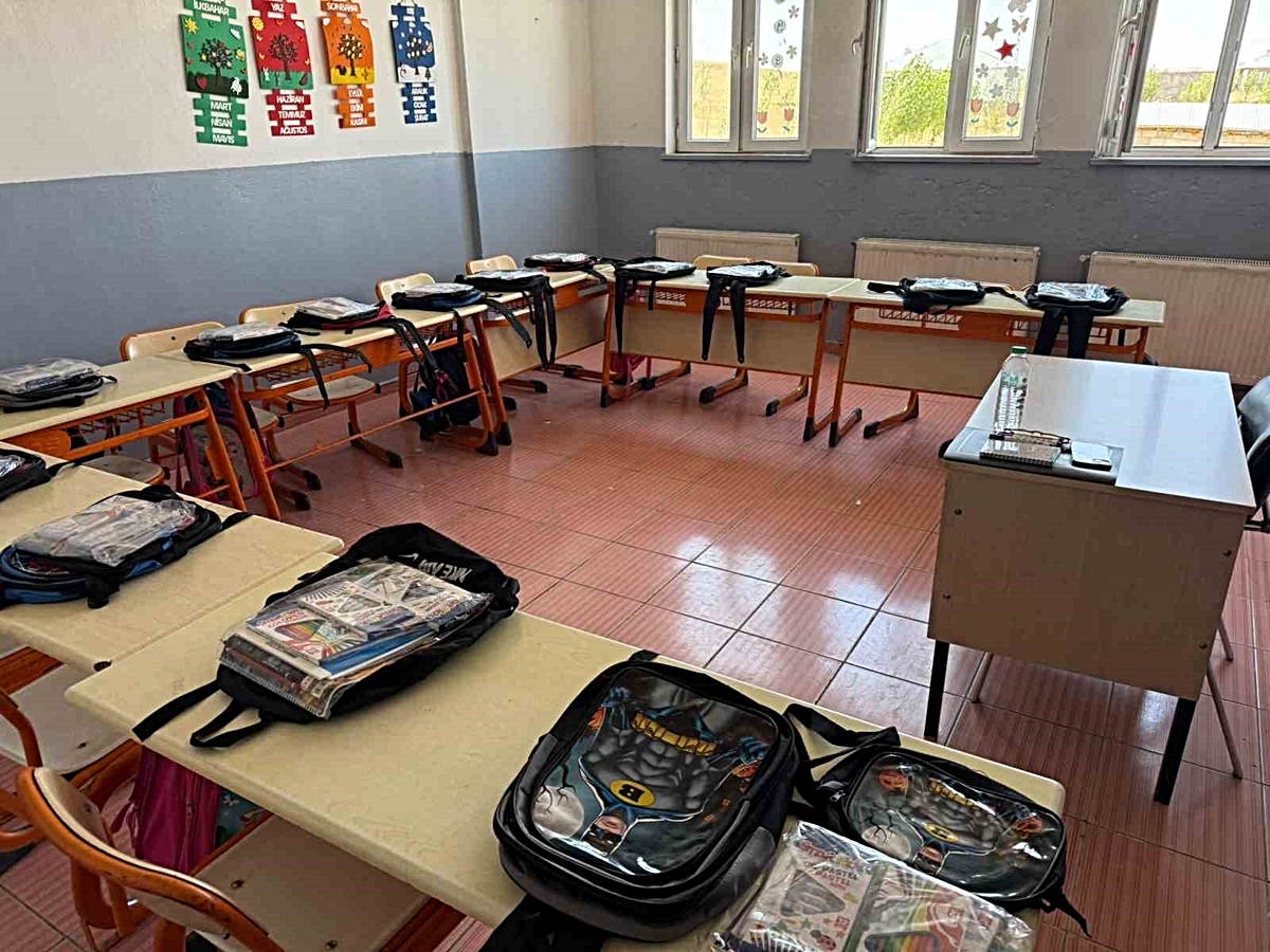 Patnos’ta yüzlerce öğrencinin yüzünü güldürdüler – Haberler