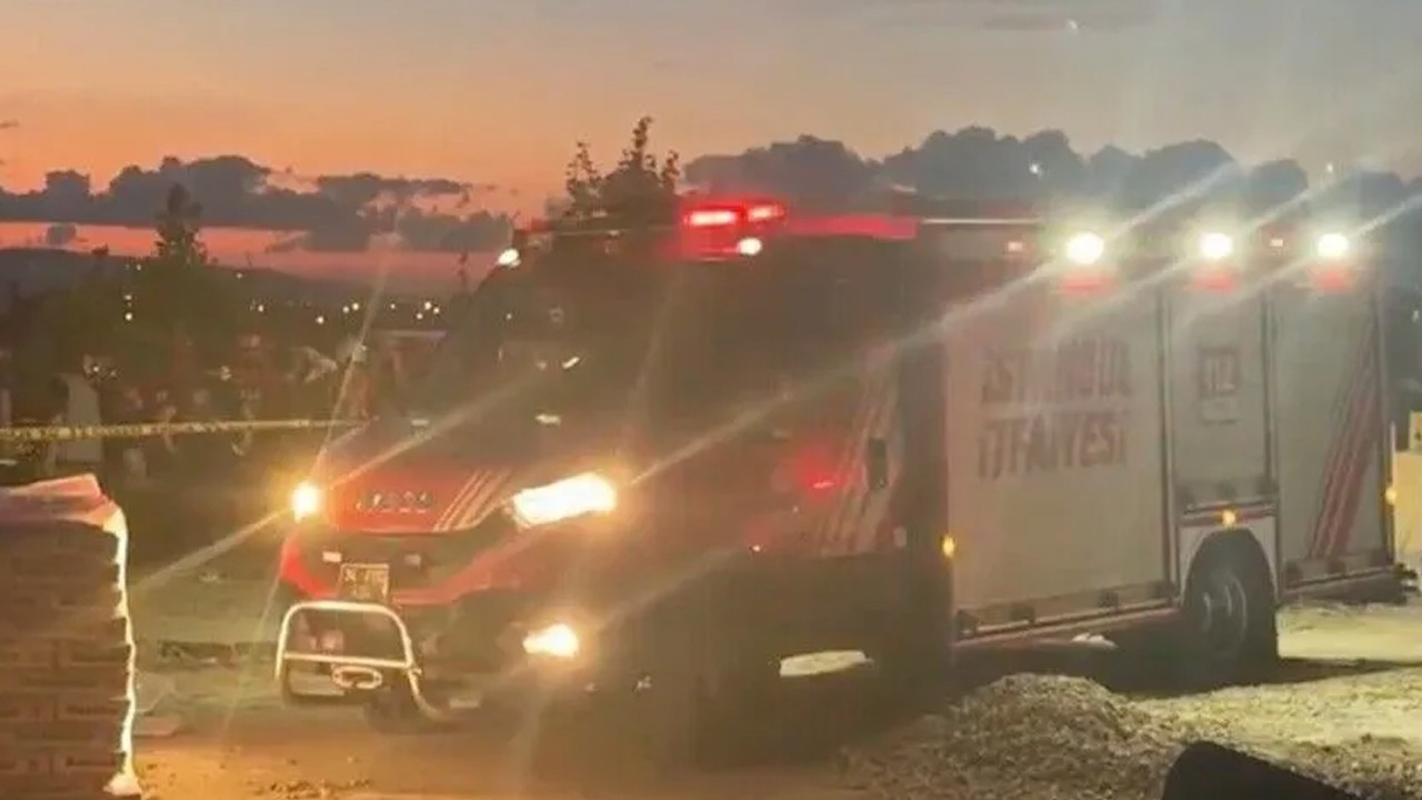 Büyükçekmece’de toprak kayması: 2 işçi göçük altında kaldı – Dünya Gazetesi