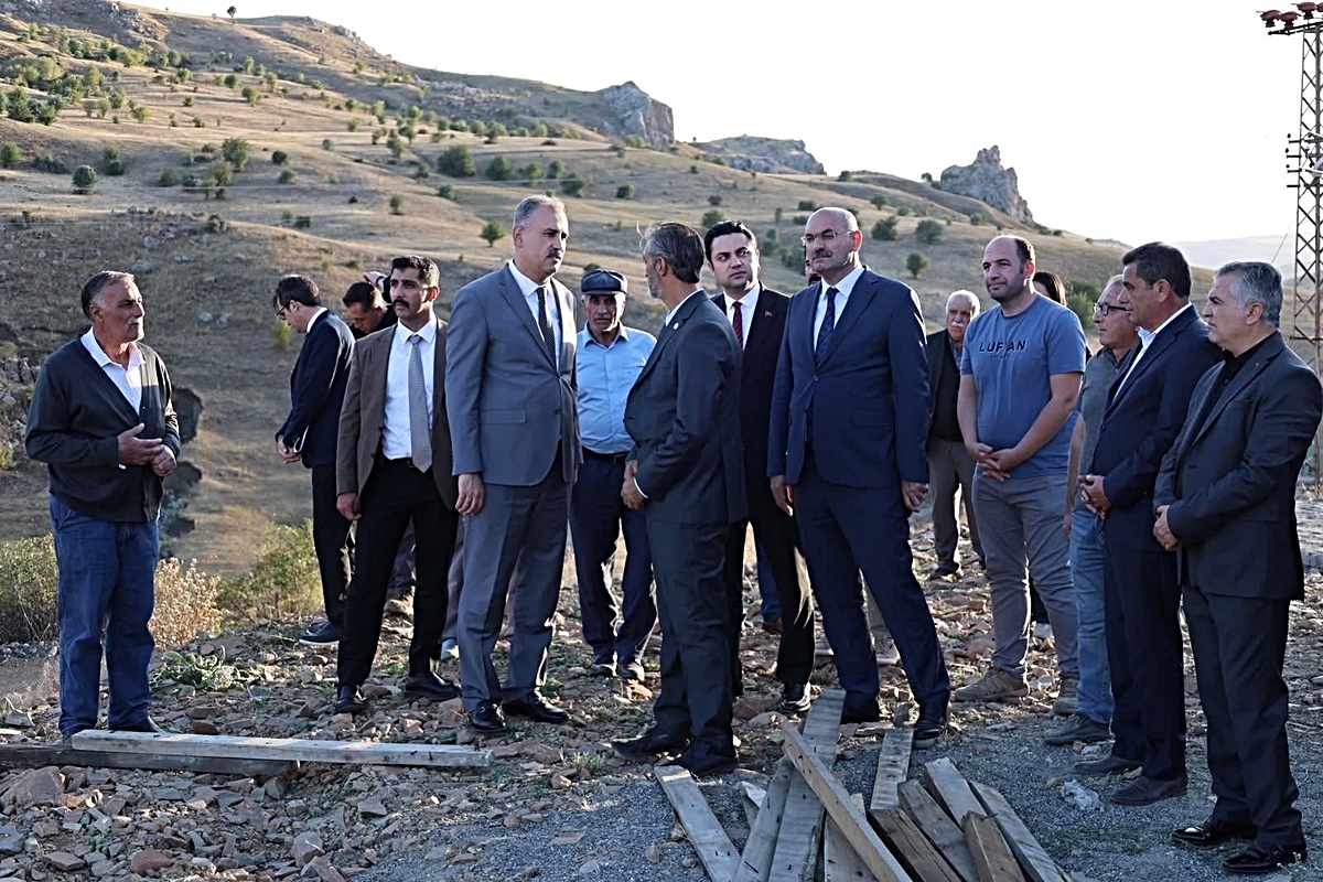 Ağrı Valisi Bozkurt, Soğanlı-Kocataş yolundaki 9 kilometrelik asfalt çalışmasını inceledi – Son Dakika