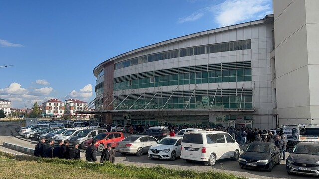 Ağrı’da tır ile otomobilin çarpışması sonucu 4 kişi öldü – Habertürk