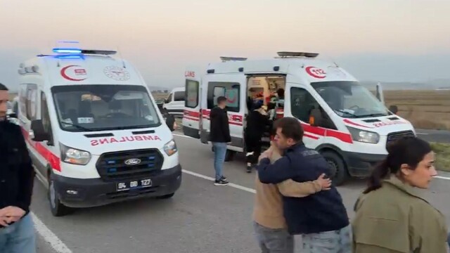 Düğün davetiyesi götürdükleri araç takla attı; 3’ü çocuk 6 yaralı – Habertürk