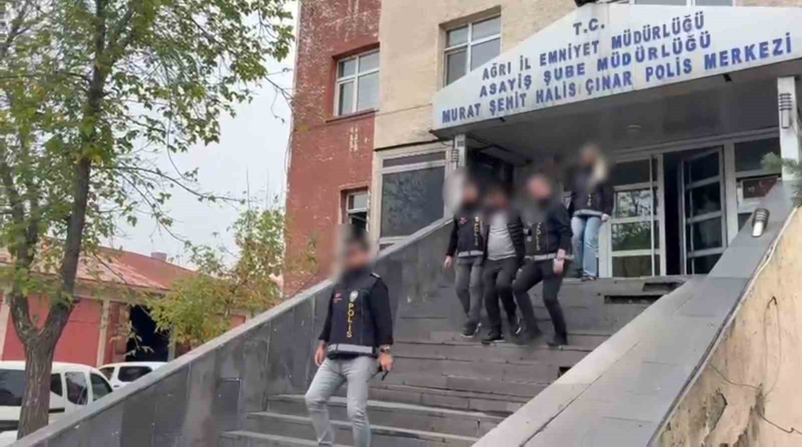Ağrı’da 21 yıl 2 ay hapis cezası bulunan firari yakalandı İhlas Haber Ajansı – İhlas Haber Ajansı