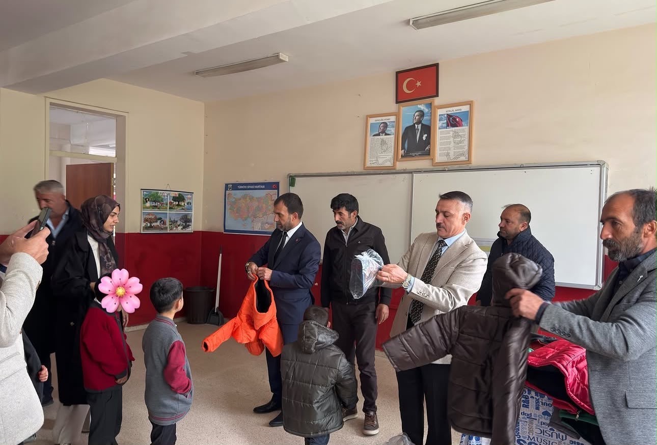 Patnos’ta öğrencilere mont ve bot desteği İhlas Haber Ajansı – İhlas Haber Ajansı