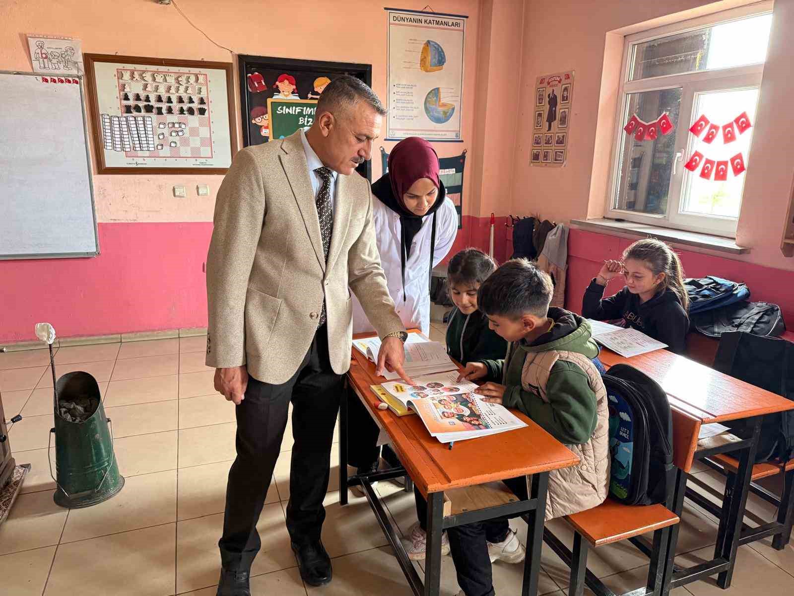 Patnos Gazeteciler Cemiyeti’nden öğrencilerine çanta ve kırtasiye desteği İhlas Haber Ajansı – İhlas Haber Ajansı