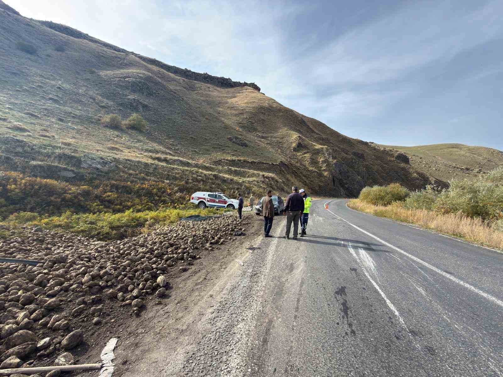 Patnos-Tutak Karayolunda Tır Kazası: Şeker pancarı yüklü tır şarampole yuvarlandı İhlas Haber Ajansı – İhlas Haber Ajansı