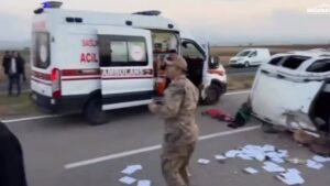 Patnos’ta araç takla attı: 1’i çocuk 6 yaralı – Doğubayazıt Gazetesi