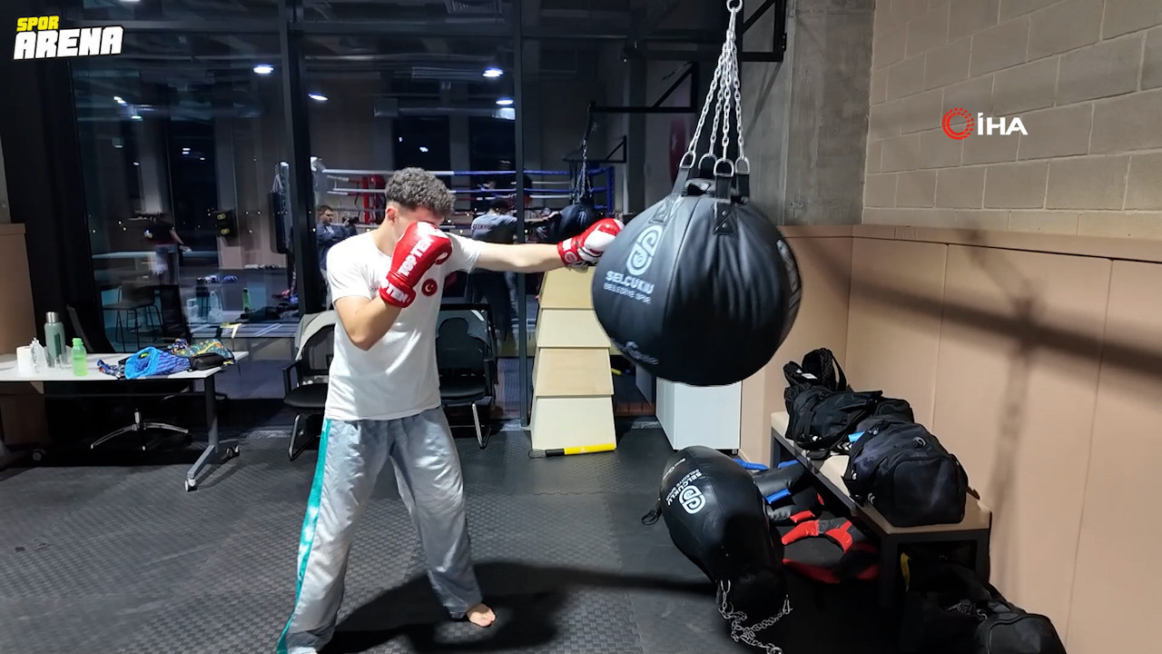 Kilo vermek için başladığı kick boksta dünya şampiyonu oldu – Hürriyet