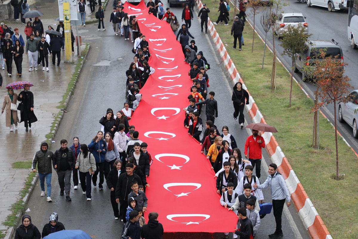 Ağrı’da Amatör Spor Haftası 100 metrelik Türk bayraklı kortejle başladı – Son Dakika