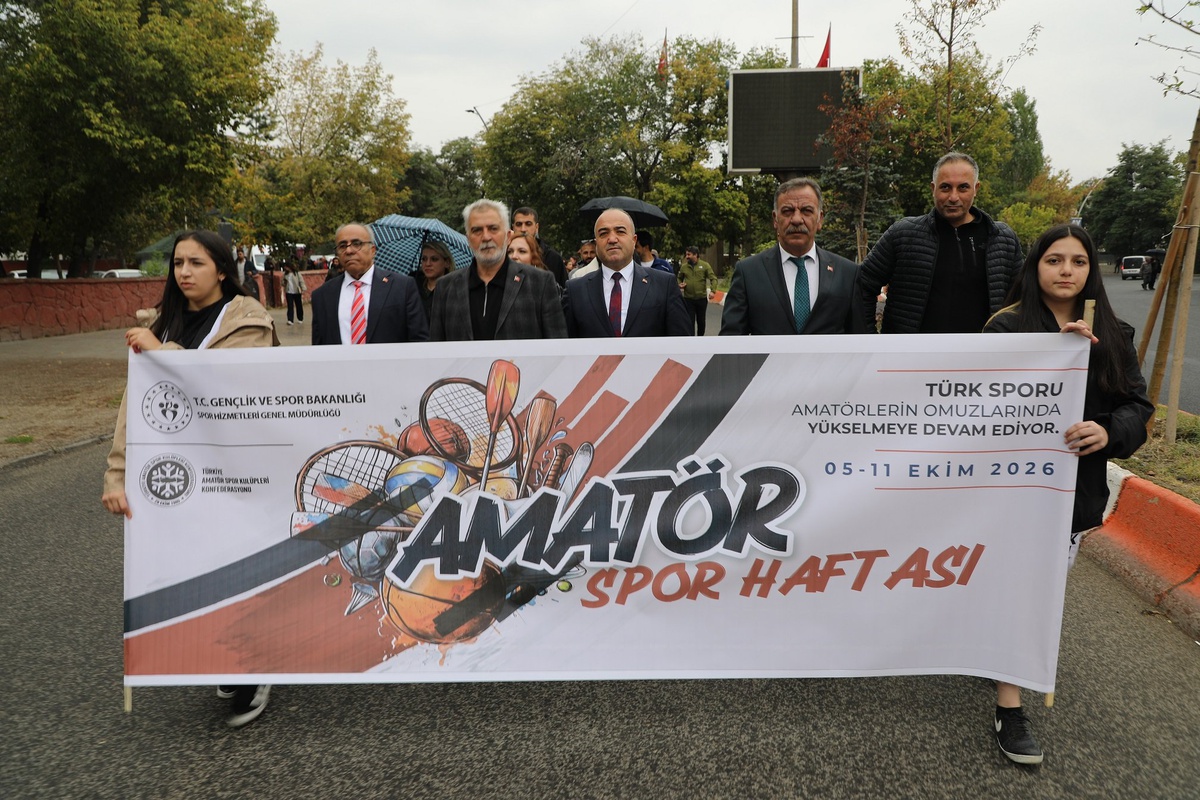 Ağrı’da 100 metrelik Türk bayrağıyla Amatör Spor Haftası yürüyüşü yapıldı – Haberler