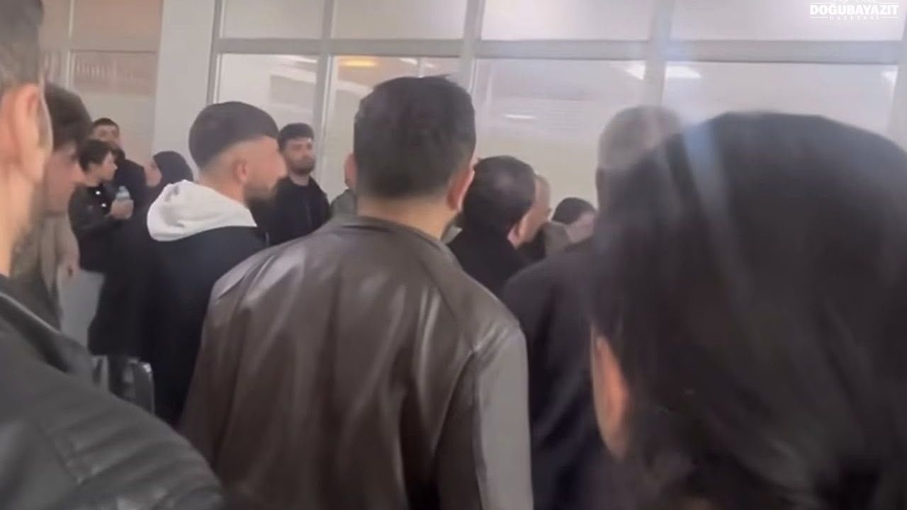 Ağrı Eğitim ve Araştırma Hastanesi’nde Yoğunluk Gerginliğe Neden Oldu! – Doğubayazıt Gazetesi