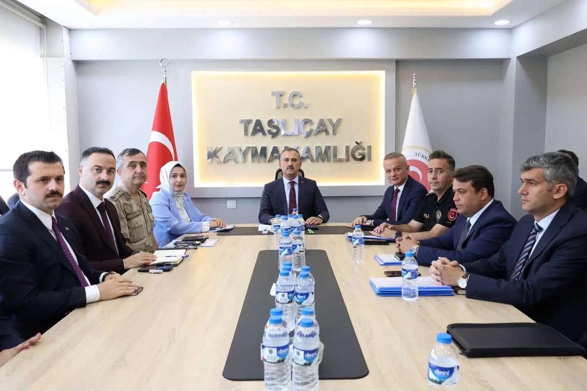 Ağrı Valisi Bozkurt başkanlığında, Taşlıçay ilçesinde “Genişletilmiş Güvenlik ve Asayiş Koordinasyon Toplantısı” gerçekleştirildi. – Haberler