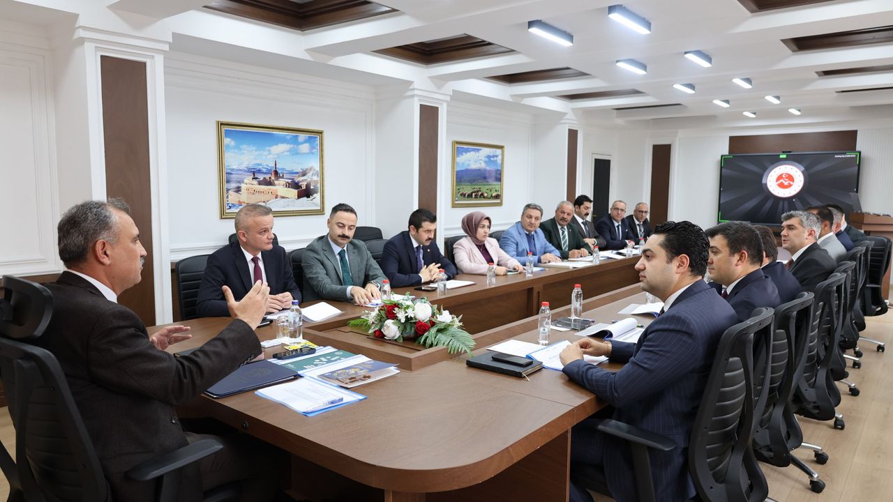 Ağrı’da kaymakamlar bir araya geldi: İşte toplantının gündem maddeleri – Doğubayazıt Gazetesi