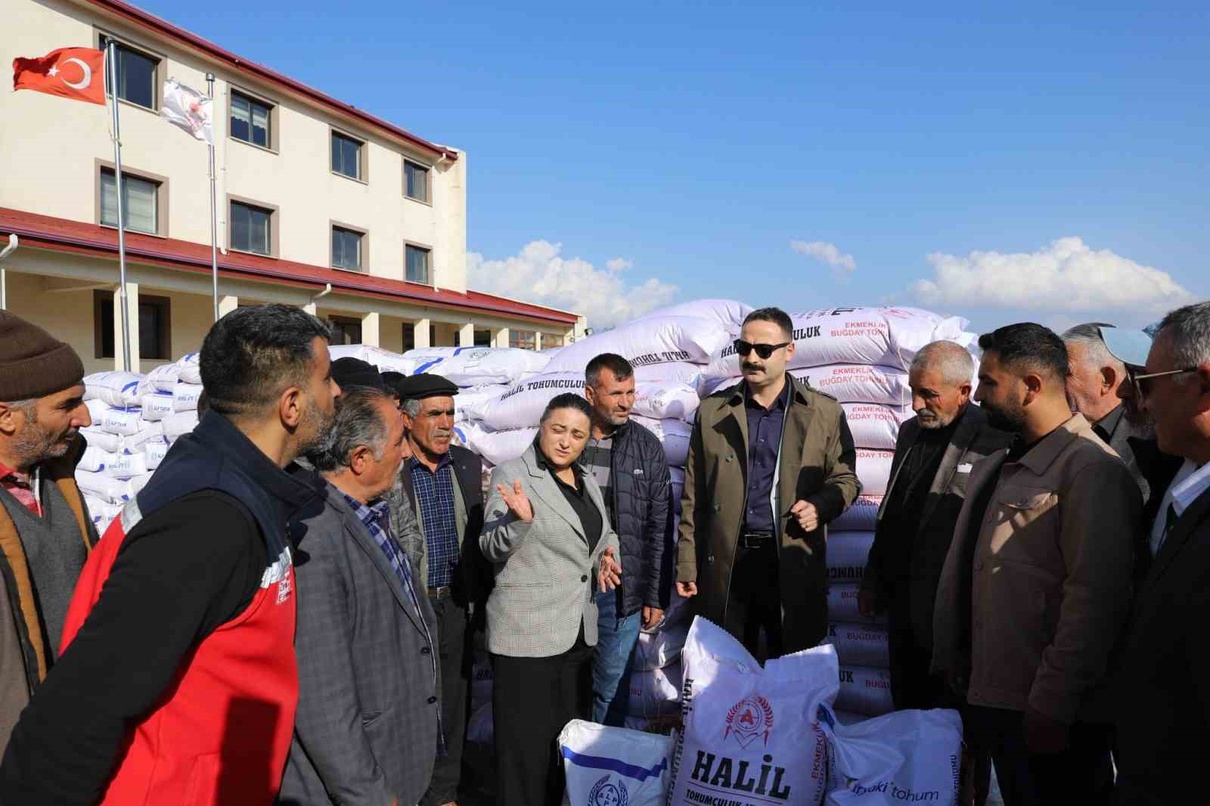 Ağrı Doğubayazıt’ta çiftçilere yüzde 70 hibeli 20 ton buğday tohumu dağıtıldı – Son Dakika