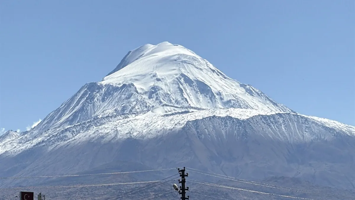 Doğu’da kış erken geldi! Ağrı Dağı ve Kars’ın zirveleri kar yağışıyla beyaza kaplandı – Sabah