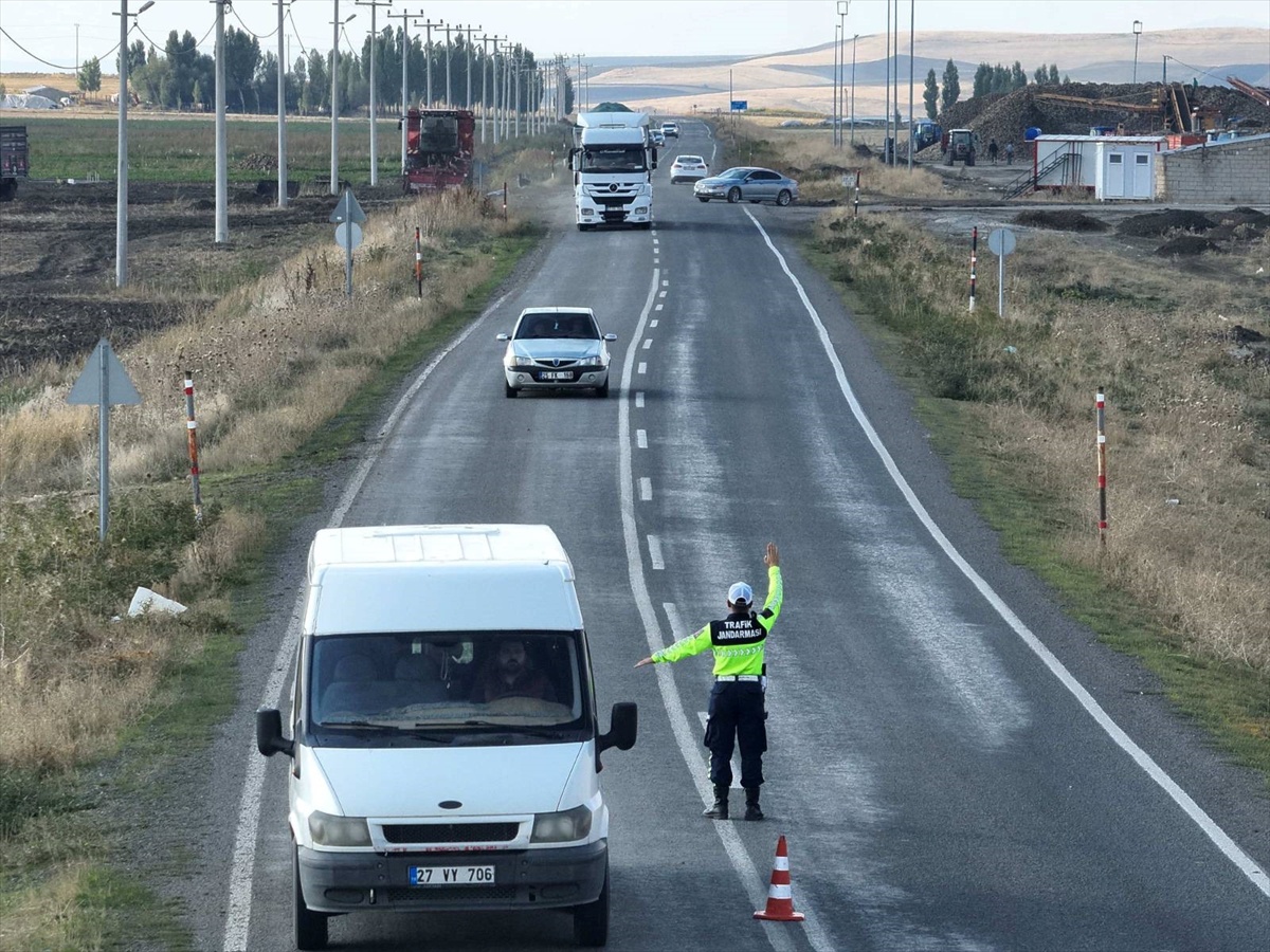 Muş-Ağrı kara yolunda jandarma, dron destekli trafik denetimi gerçekleştirdi – Haberler