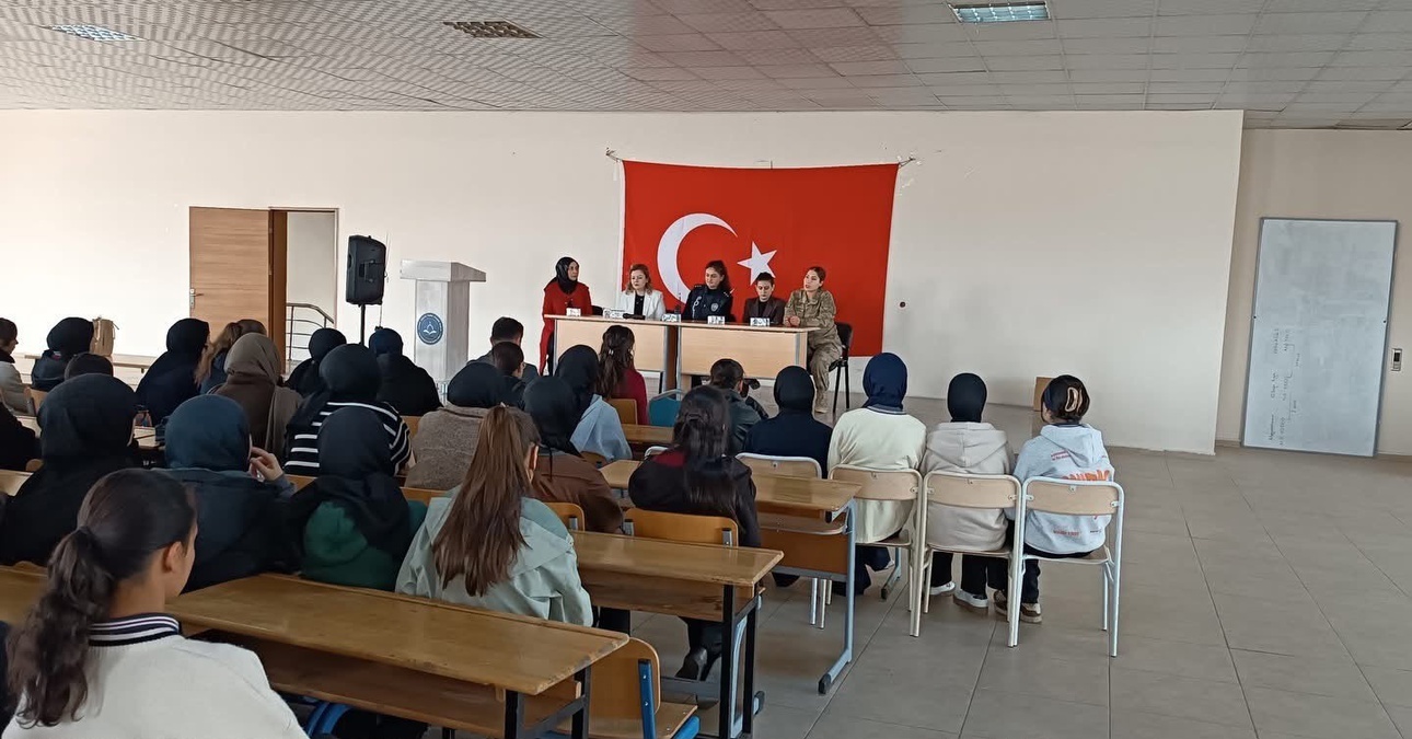 Patnos Devlet Hastanesi’nden Dr. Hande Büyük, Kariyer Günleri’nde gençlerle buluştu – Son Dakika