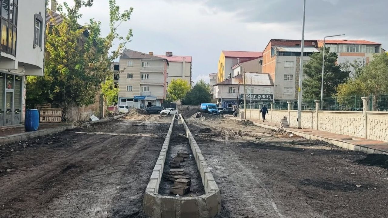Patnos’ta Atatürk Mahallesi’nde yol ve kaldırım çalışması – Doğubayazıt Gazetesi