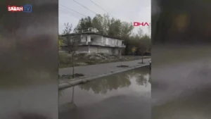 Patnos’ta dere yatağına uçan otomobil vinçle çıkarıldı | Video videosunu izle | Son Dakika Haberleri – Sabah