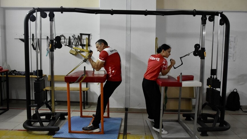 Milli sporcular, Dünya Bilek Güreşi Şampiyonası için güç depoluyor – Anadolu Ajansı