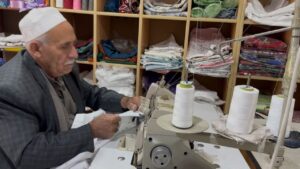 Yaşı ilerlese de dikiş makinesinin başında: Patnos’ta 72 yaşında mesleği devralan usta – Aksiyon.com.TR