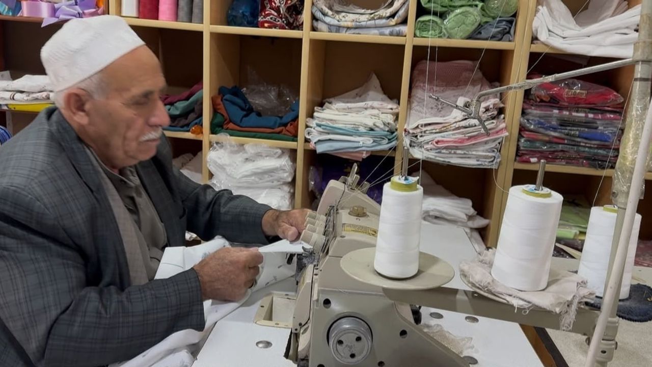 Yaşı ilerlese de dikiş makinesinin başında: Patnos’ta 72 yaşında mesleği devralan usta – Aksiyon.com.TR