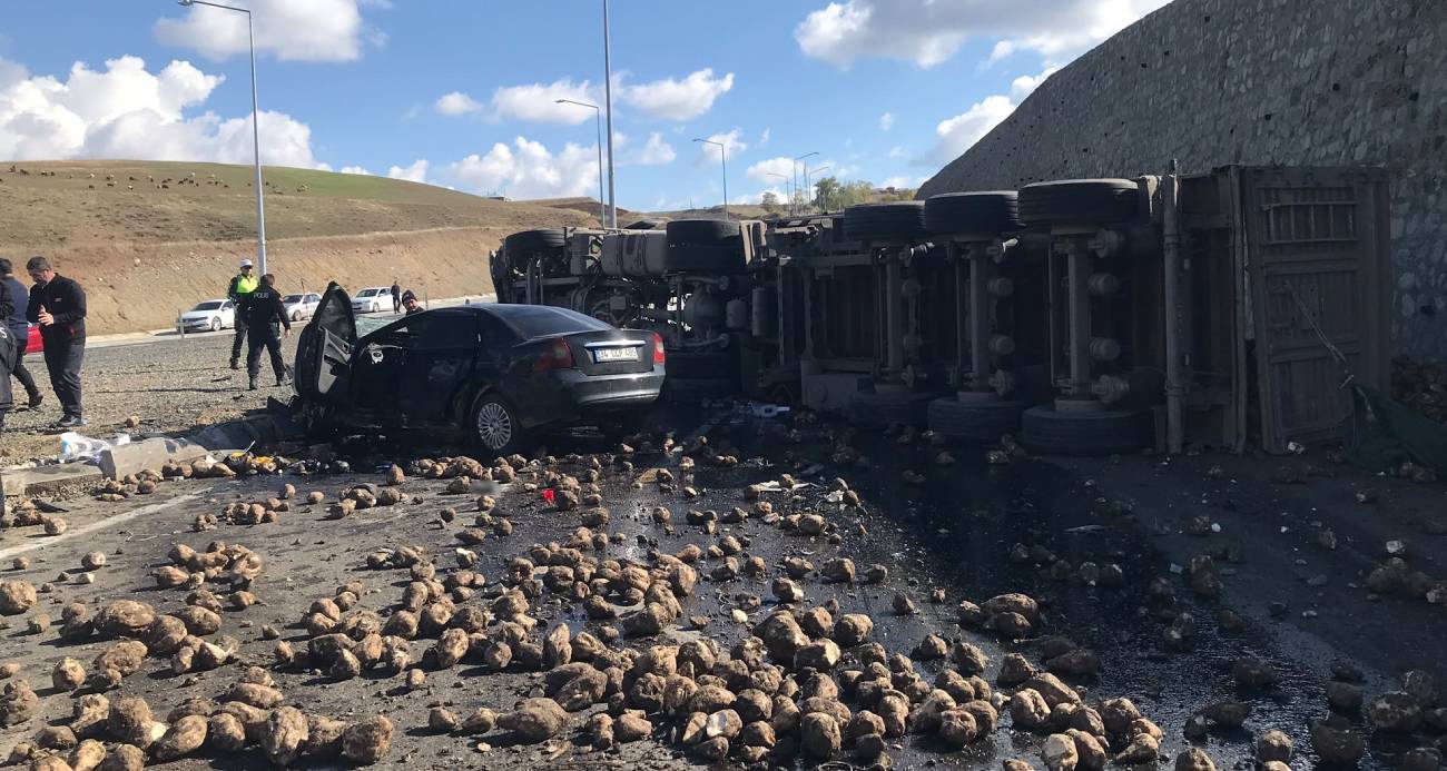 Ağrı’da tır ve otomobilin çarpıştı feci kazada 4 kişi öldü İhlas Haber Ajansı – İhlas Haber Ajansı